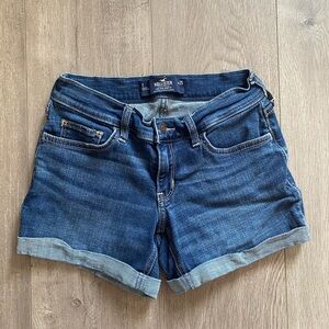 Hollister Low-Rise Shorts Size 1